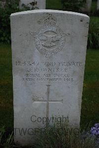 Etaples Military Cemetery - Rowntree, J