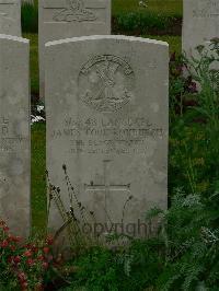 Etaples Military Cemetery - Roxburgh, James Cook