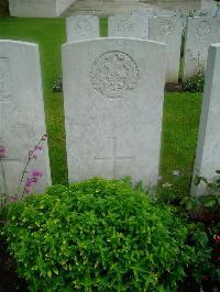 Etaples Military Cemetery - Roy, Hugh Wright