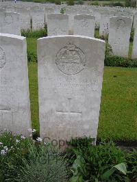 Etaples Military Cemetery - Rumbold, W J