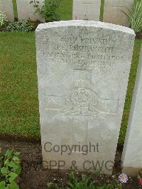 Etaples Military Cemetery - Rushworth, James Edward