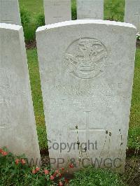 Etaples Military Cemetery - Rusling, W