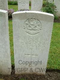 Etaples Military Cemetery - Russell, A