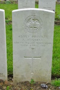 Etaples Military Cemetery - Russell, A