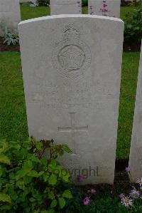 Etaples Military Cemetery - Russell, Andrew Joseph