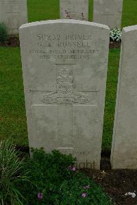 Etaples Military Cemetery - Russell, G A