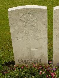 Etaples Military Cemetery - Russell, Harold