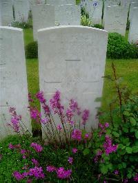 Etaples Military Cemetery - Russell, Thomas Thomson