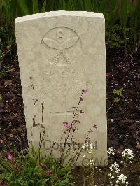 Etaples Military Cemetery - Ryall, Robert Williams