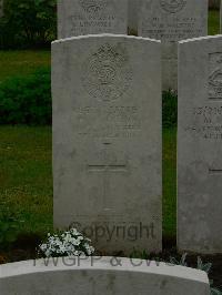 Etaples Military Cemetery - Rydon, F T
