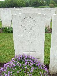 Etaples Military Cemetery - Rynn, M
