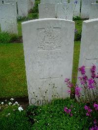 Etaples Military Cemetery - Sadler, John Thomas