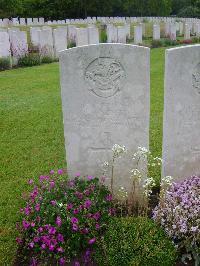 Etaples Military Cemetery - Sandford, Leonard