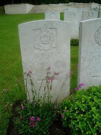 Etaples Military Cemetery - Saunders, E S