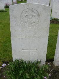 Etaples Military Cemetery - Saunders, Harry Edwin
