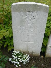 Etaples Military Cemetery - Saunders, K
