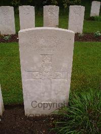 Etaples Military Cemetery - Saunders, W G