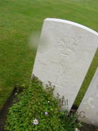 Etaples Military Cemetery - Savage, Edward
