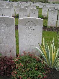 Etaples Military Cemetery - Savage, Lionel Newton