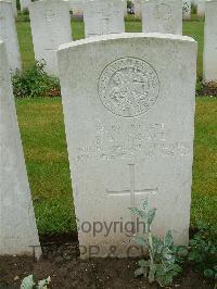 Etaples Military Cemetery - Savage, Squire Arthur