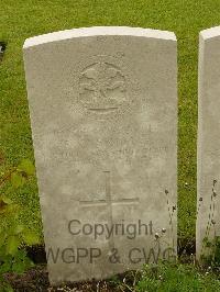 Etaples Military Cemetery - Saville, Reginald Walter