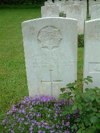 Etaples Military Cemetery - Savory, F