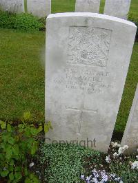 Etaples Military Cemetery - Saycell, H