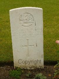 Etaples Military Cemetery - Saye, Lancelot Hugo