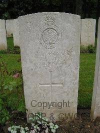 Etaples Military Cemetery - Scales, Walter