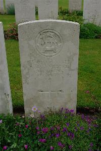 Etaples Military Cemetery - Scarborough, R