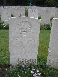 Etaples Military Cemetery - Scarisbrick, Thomas Edward