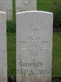 Etaples Military Cemetery - Scarlett, F W
