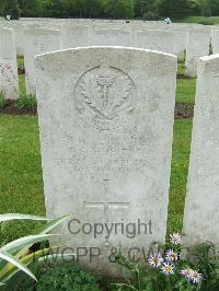 Etaples Military Cemetery - Schofield, Thomas