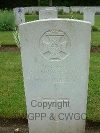 Etaples Military Cemetery - Schwarz, Reginald Oscar