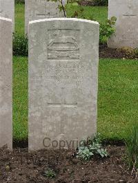 Etaples Military Cemetery - Scott, H