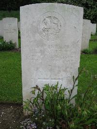 Etaples Military Cemetery - Scott, John