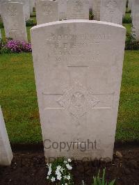 Etaples Military Cemetery - Scott, J D