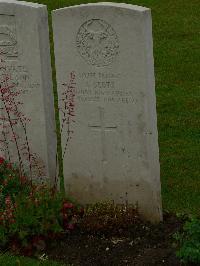 Etaples Military Cemetery - Scott, J