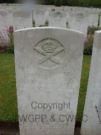 Etaples Military Cemetery - Scott, Robert