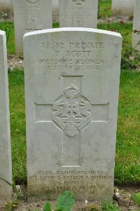 Etaples Military Cemetery - Scott, T
