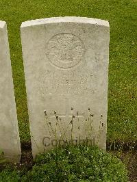 Etaples Military Cemetery - Scriven, T