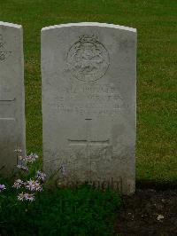 Etaples Military Cemetery - Scruton, Henry