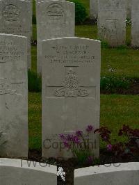 Etaples Military Cemetery - Seagrave, William