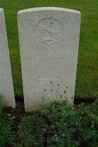 Etaples Military Cemetery - Searle, W