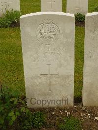 Etaples Military Cemetery - Searles, W