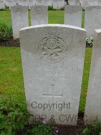 Etaples Military Cemetery - Sellars, Gilbert