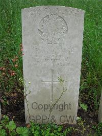 Etaples Military Cemetery - Sewell, F R
