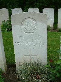 Etaples Military Cemetery - Seyfang, Sydney James