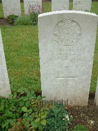 Etaples Military Cemetery - Shadwell, F