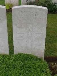 Etaples Military Cemetery - Sharkey, T